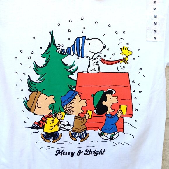 Peanuts Snoopy Charlie Brown Christmas T-Shirt Medium Merry & Bright White NWT - Picture 1 of 4